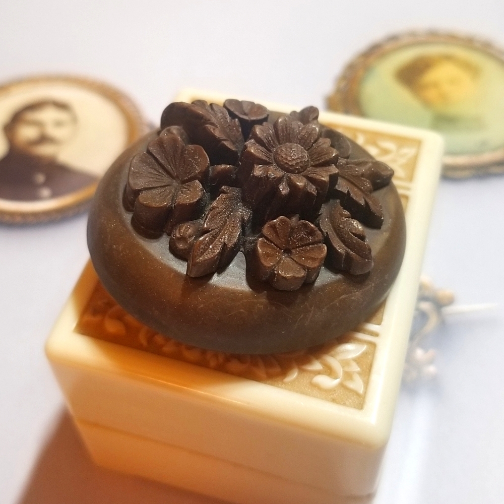 Victorian VULCANITE Mourning Brooch ~High Relief ~Rare Indeed - Picture 2 of 7